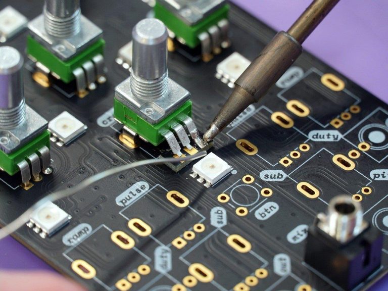Monteer elektronische apparatuur in Amersfoort