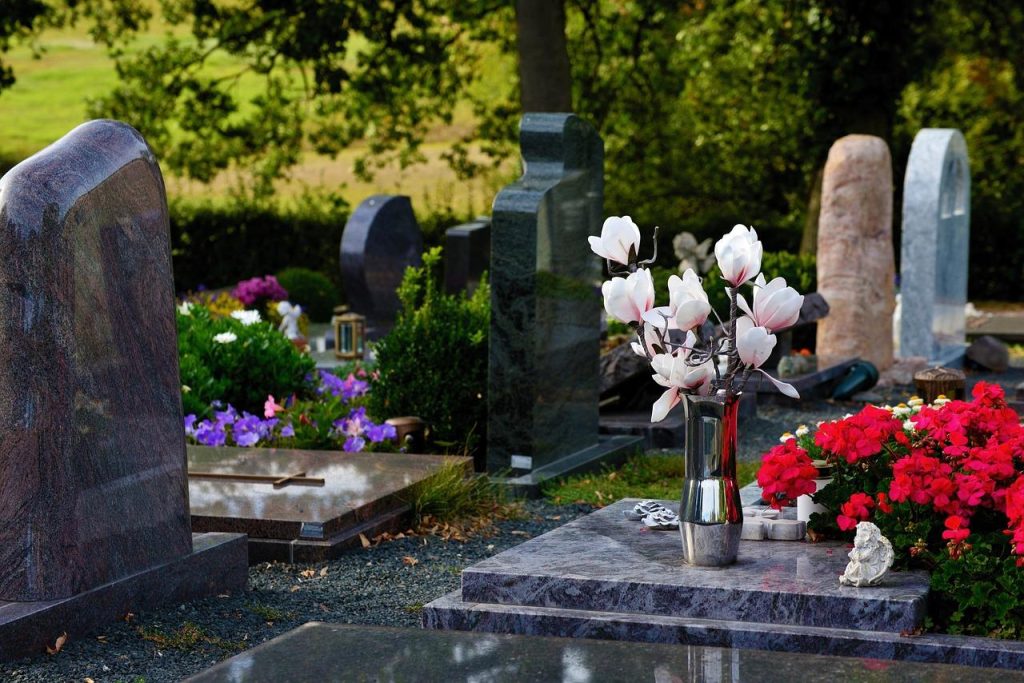 Begraafplaats met bloemen in Amersfoort