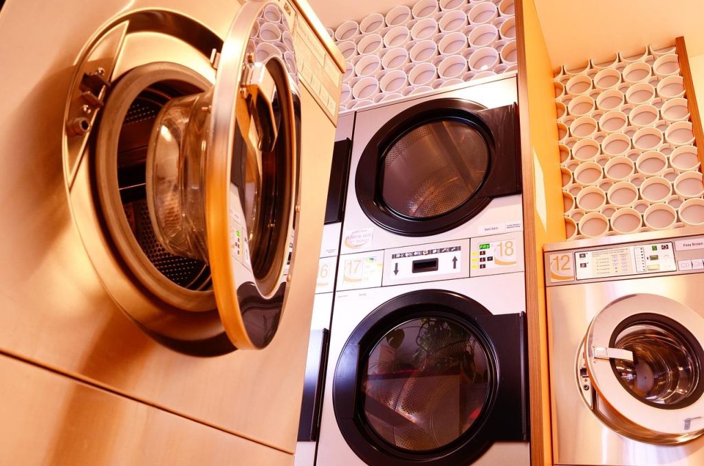 Wasmachine en droogkast op muntjes in Amersfoort